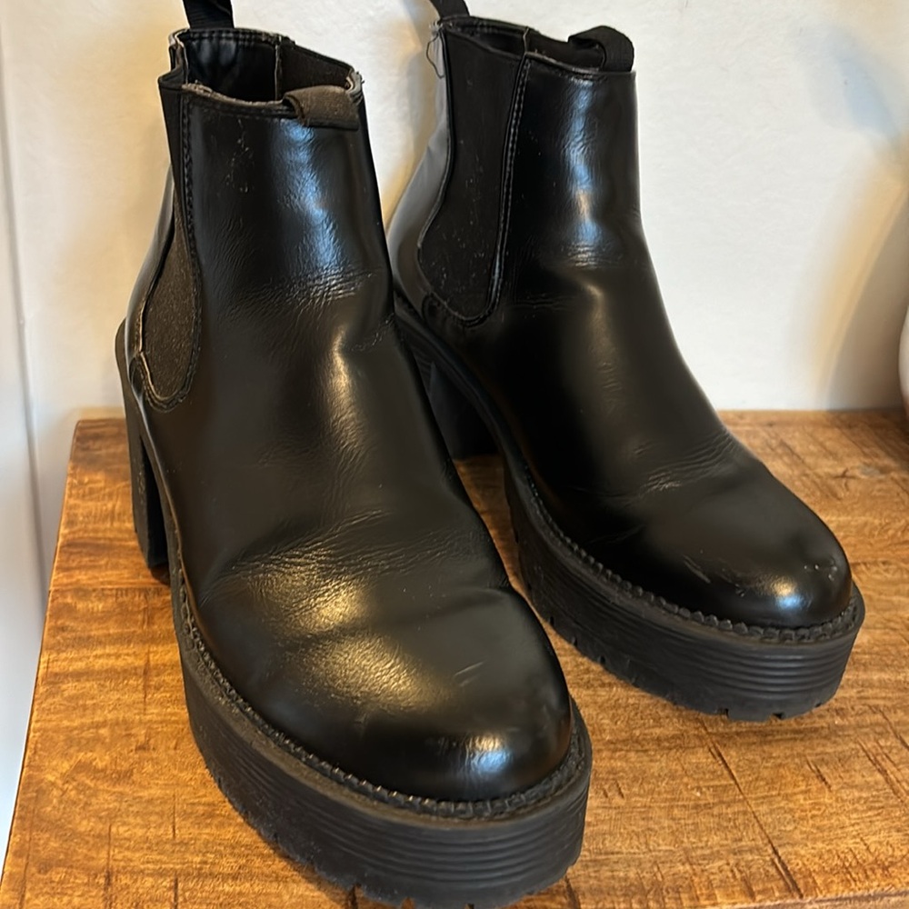 Lug sole Chelsea boots | Nasty Gal
